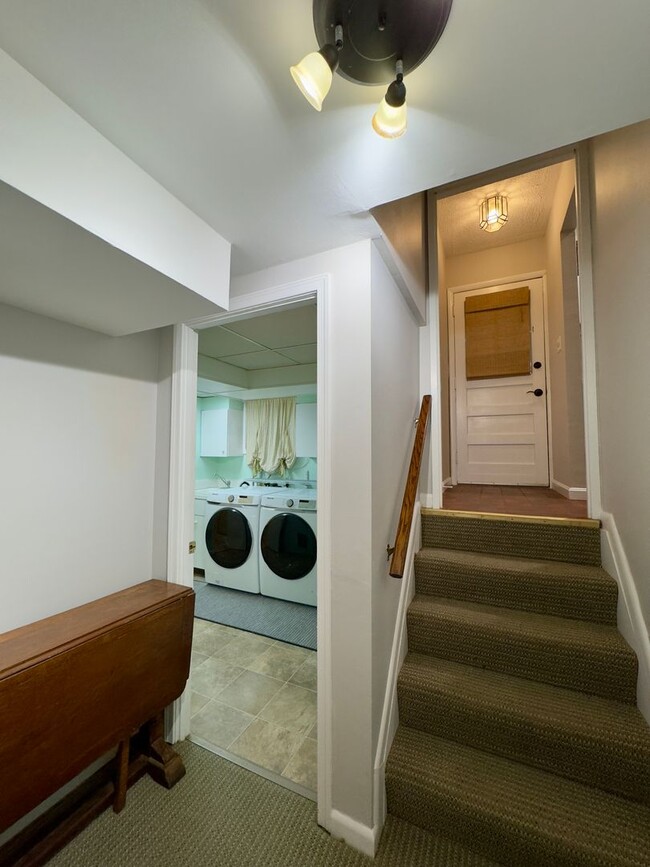 Building Photo - Charming Split-Level Interior 3 Bedroom/2 Bathroom Detached Home in Lutherville Timonium, MD!