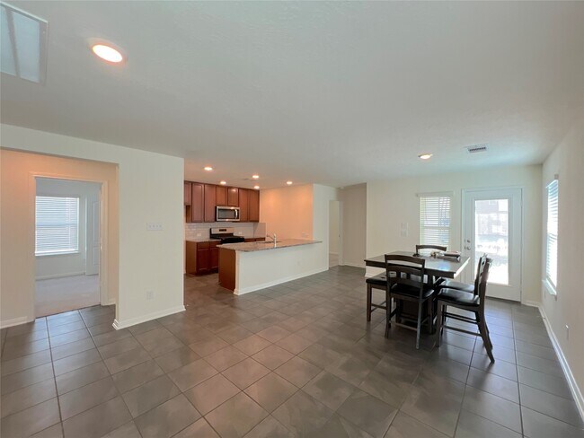 Building Photo - 7111 Escondido Dr