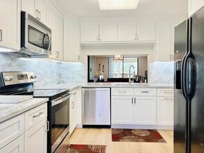 Building Photo - 4725 Lucerne Lakes Blvd E