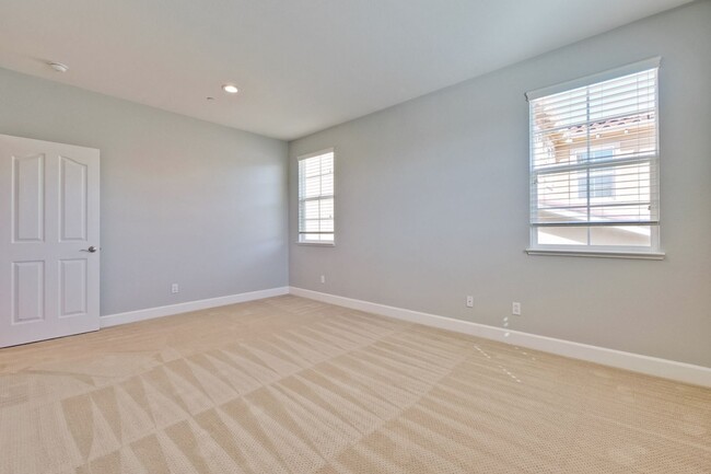 Building Photo - Gorgeous and Very Spacious Home - 3BR 2.5 BA in  San Jose - This is a MUST SEE!!!