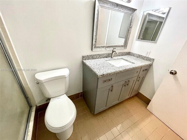 Building Photo - 10992 Royal Palm Blvd