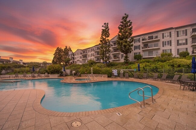 Building Photo - Newport Beach One Bedroom Beauty