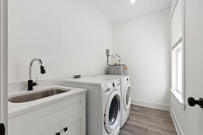 Building Photo - Charming Tampa Rental - Perfectly Located ...