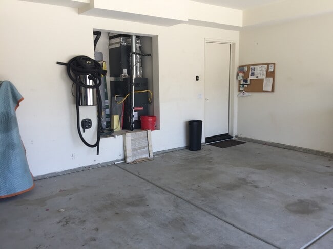 Building Photo - 409 N Avenida Caballeros