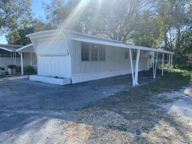 Building Photo - 5 Crest Ave