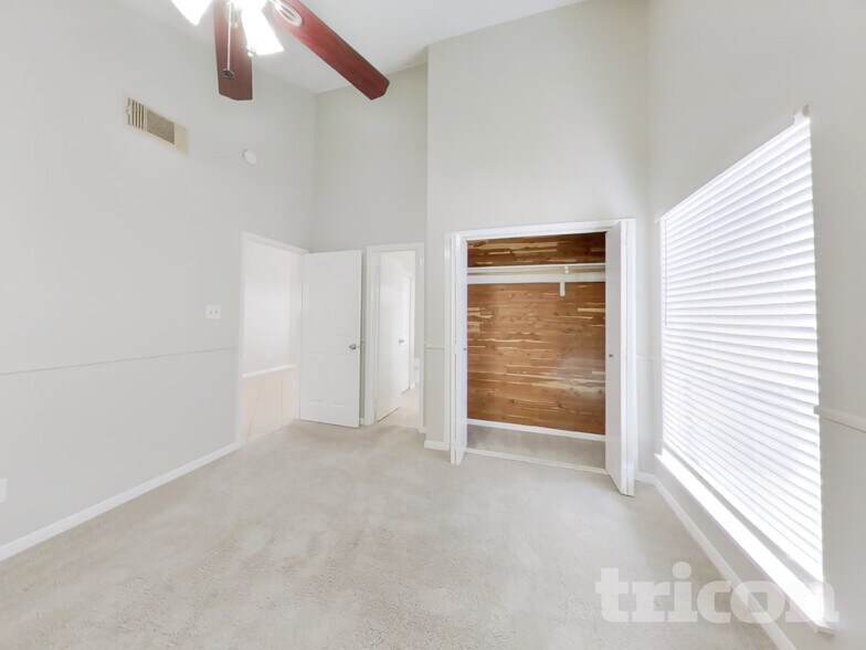 Building Photo - 6615 Laurel Glen Dr