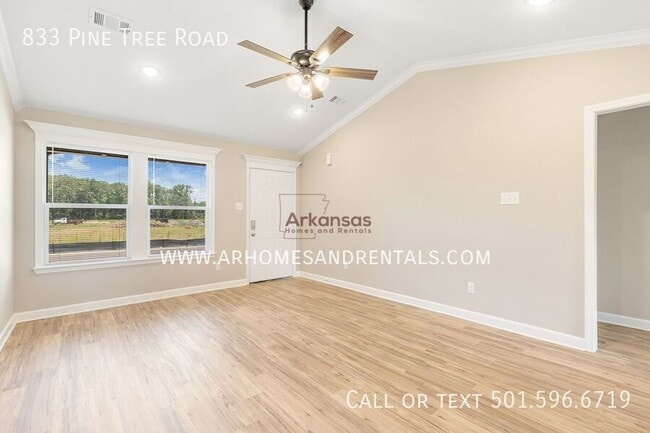 Building Photo - 833 Pine Tree Rd