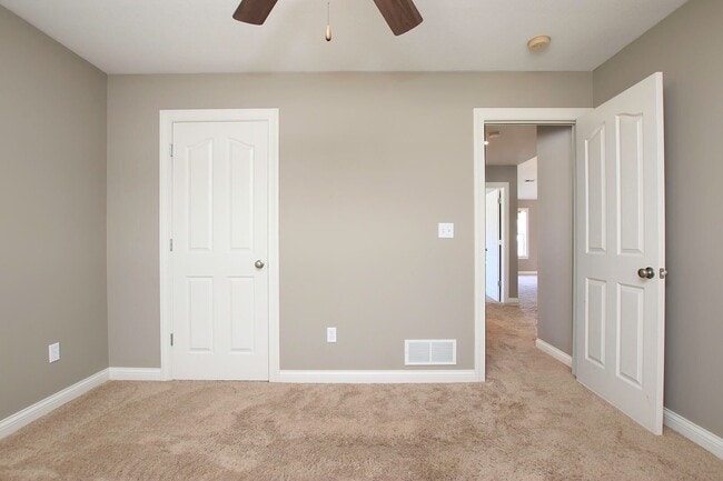 Building Photo - Charming 3 Bedroom/2 Bath in Mill Creek Manor with Spacious Garage