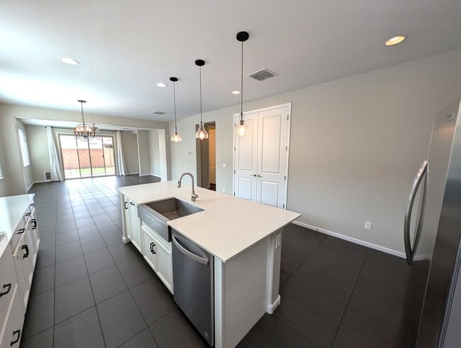 Building Photo - 3 Bedroom Home in the Eastmark Community Near E Ray Rd and S Signal Butte Rd!
