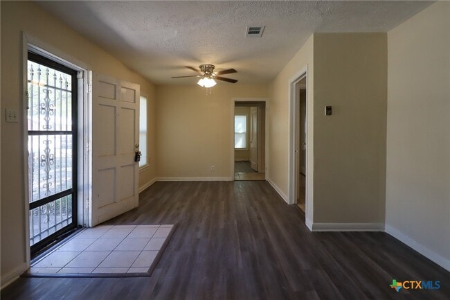 Building Photo - 1512 White Ave