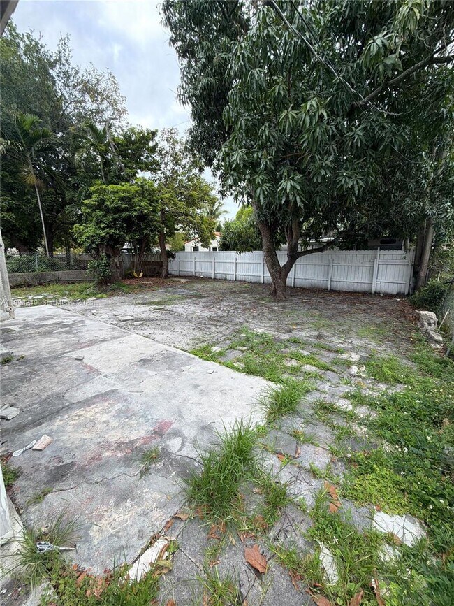 Building Photo - 1026 NW 50th St