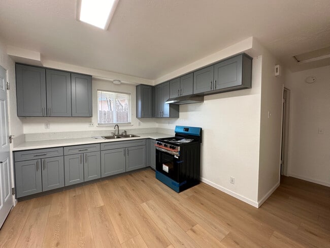 Building Photo - 16260 Orange St