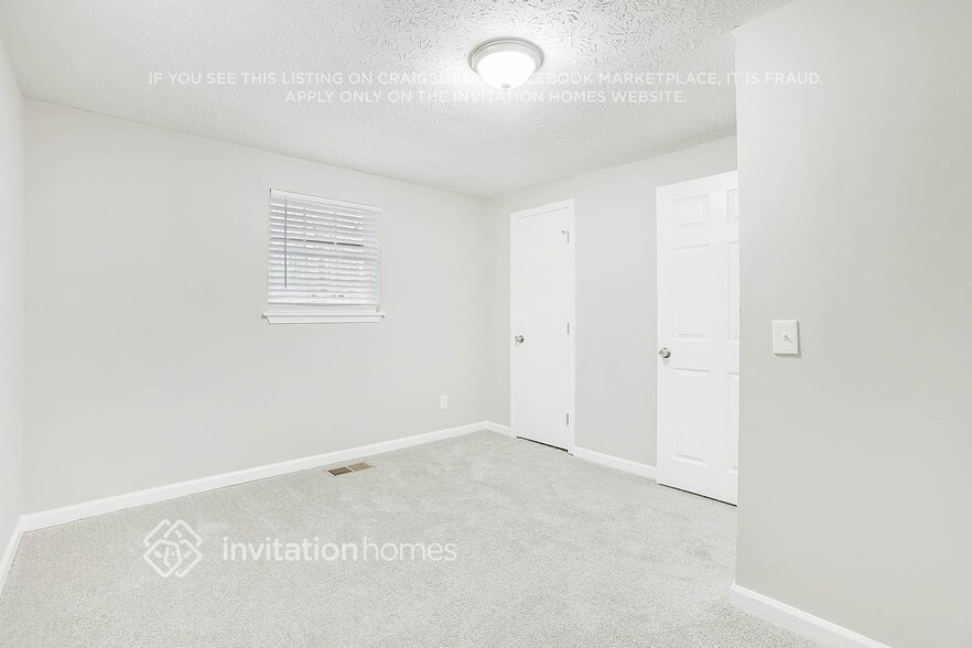 Building Photo - 4930 Springbrook Dr