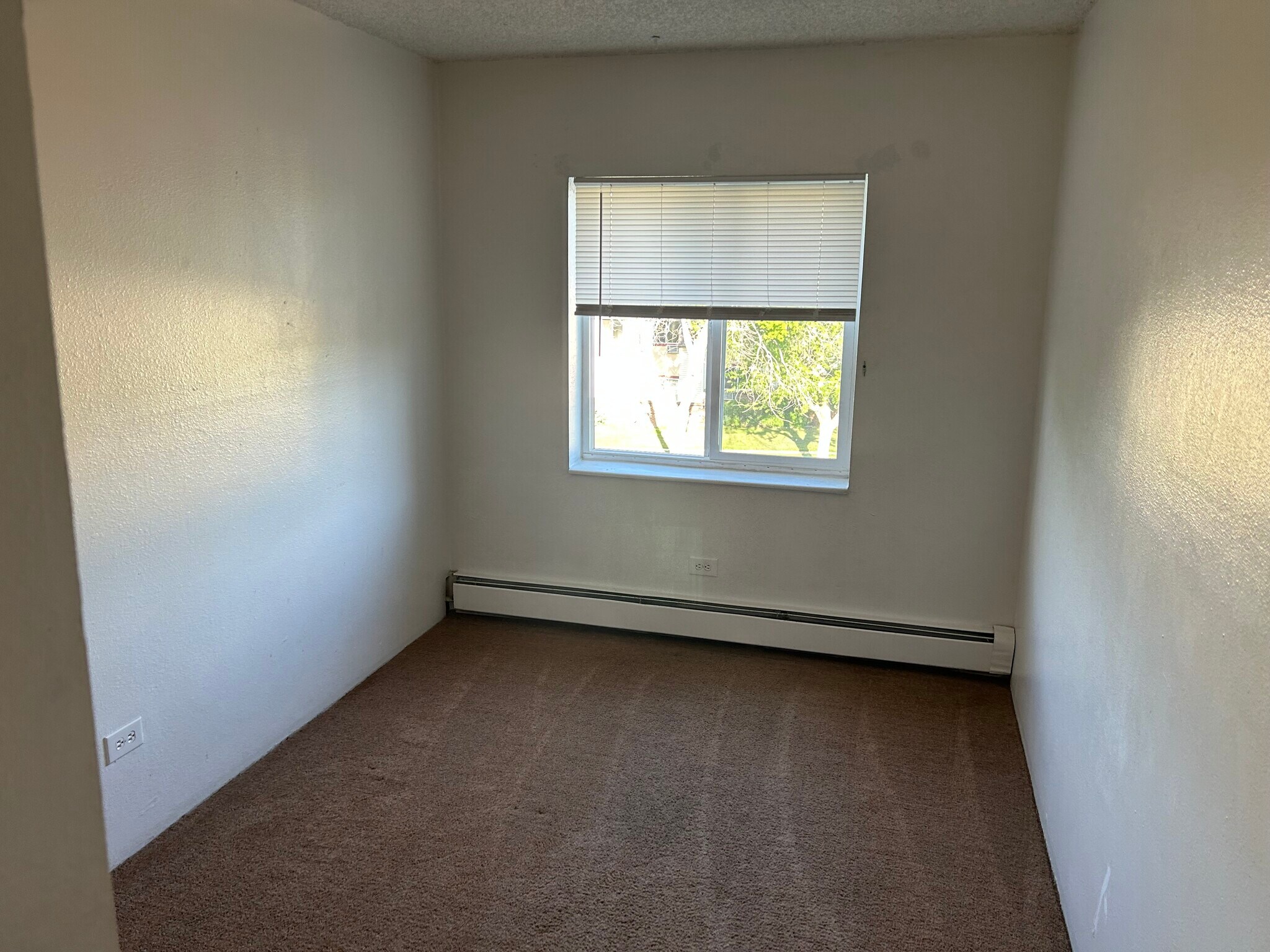 Building Photo - 707 W 96th Ave