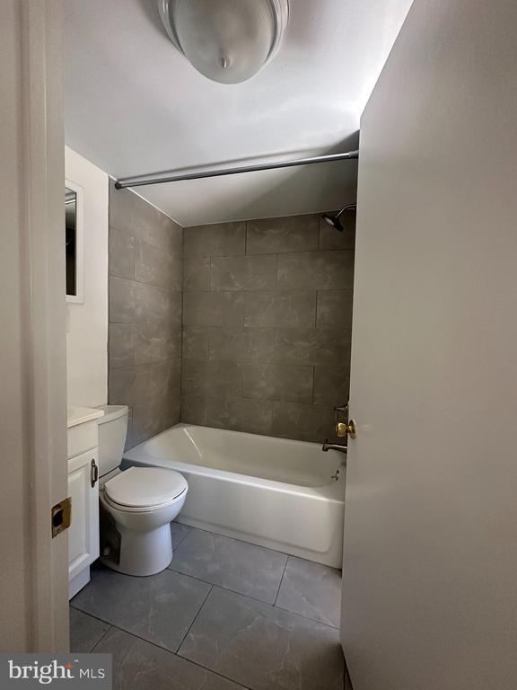 Building Photo - 1220 Pine St