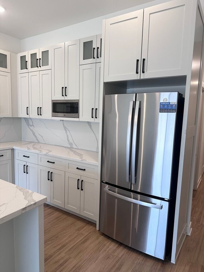 Building Photo - 4 Bed | 3 Bath | 1 Car Garage Duplex in Kansas City