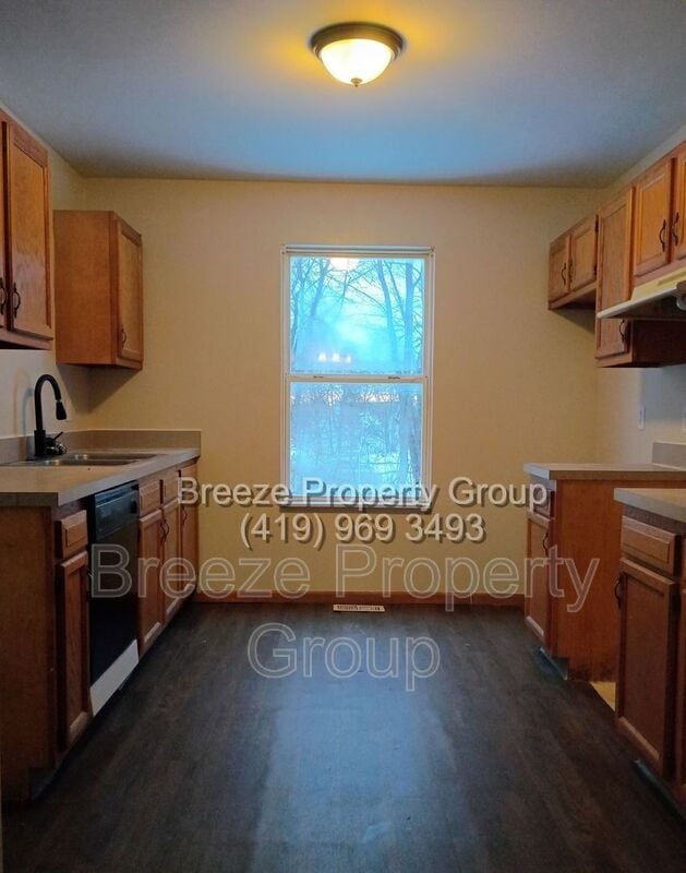 Building Photo - 514 Clyde St