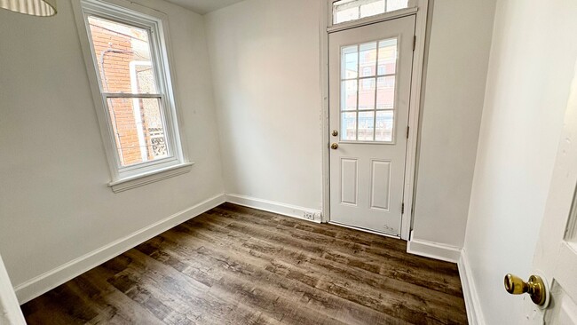 Building Photo - 4 Bedroom in Harrisburg!