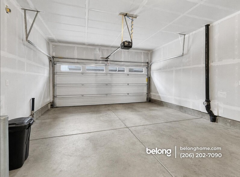 Building Photo - 13347 Greenwood Ave N