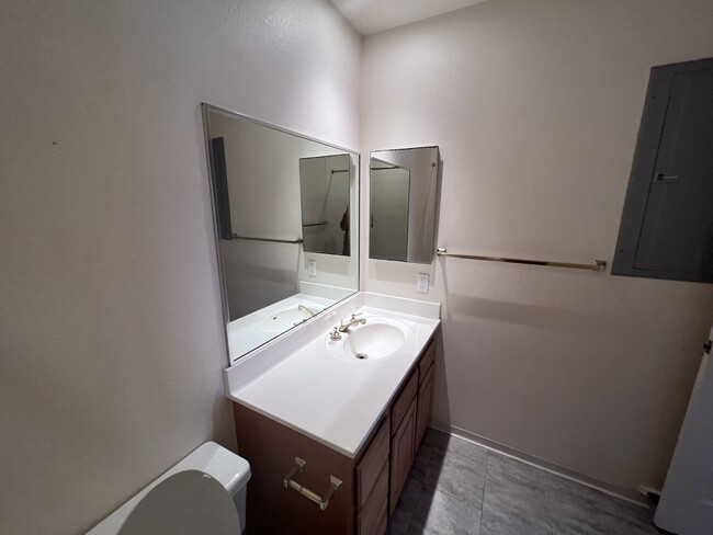 2nd Bathroom 2 - 95-1489 Ainamakua Dr