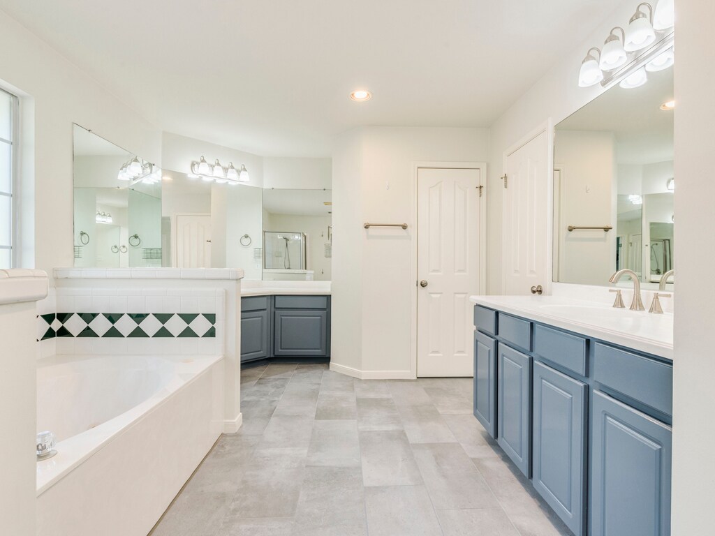 Building Photo - 6911 Gentle Oak Dr