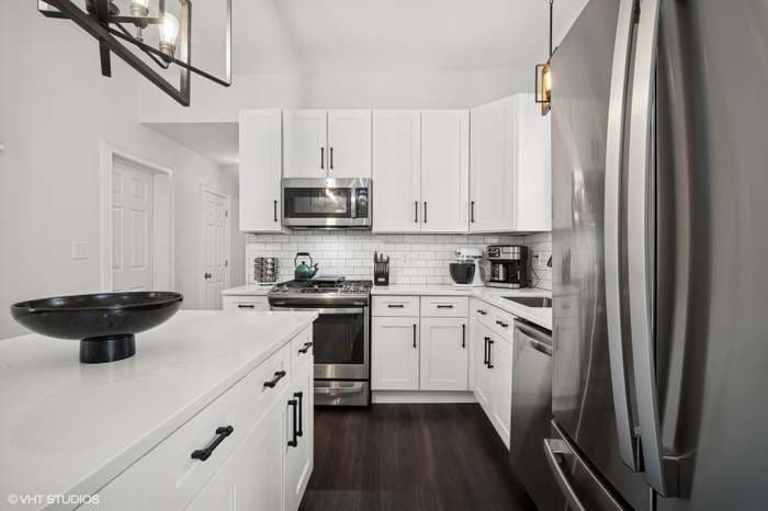 Kitchen - 2512 W Lyndale St
