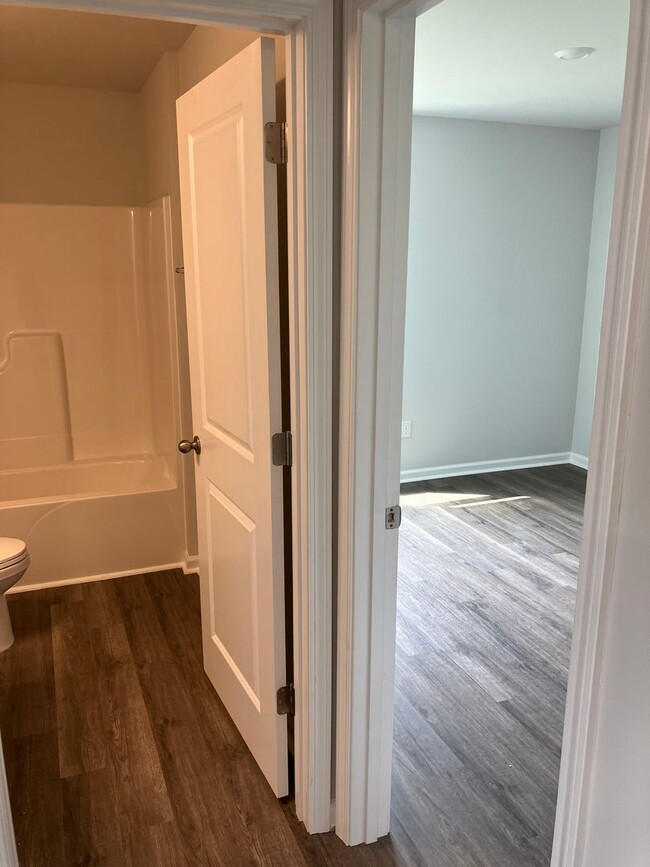 Building Photo - 3 Bedroom 2 Bathroom House- Groves at Sout...