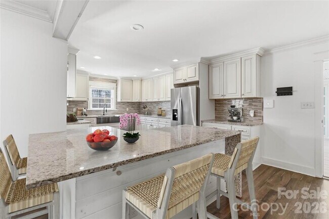 Building Photo - "Spacious 5-Bed, 3-Bath Sanctuary with 3,064 Sq Ft of Comfort in Waxhaw, NC!"