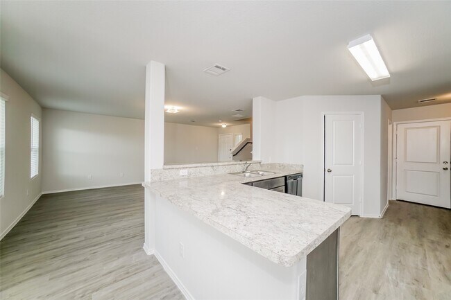 Building Photo - 305 Pronghorn Dr