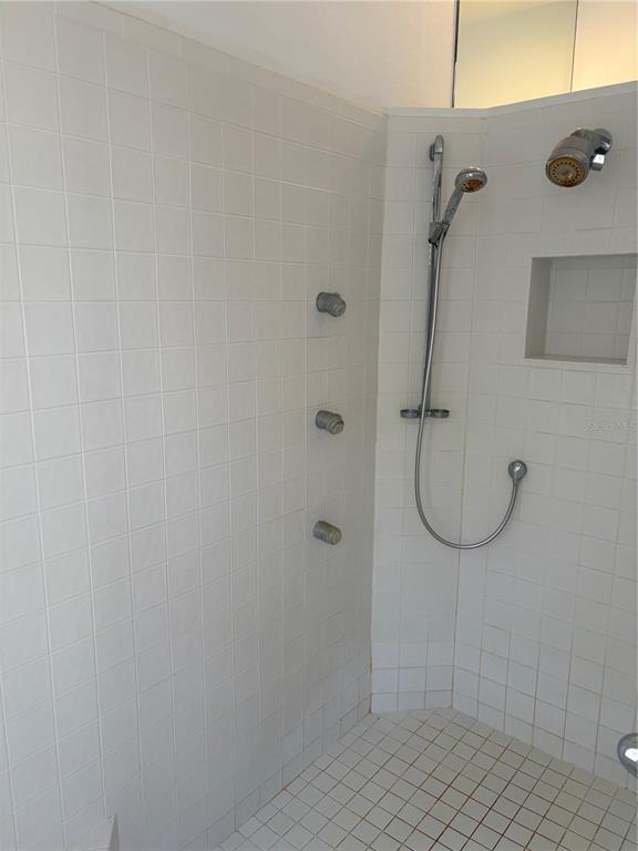 Building Photo - 3265 Hidden Lake Dr