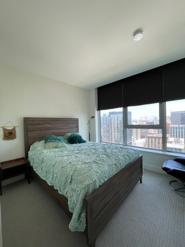 Building Photo - 2 Bedroom-2 Bathroom Fully Furnished Condo...