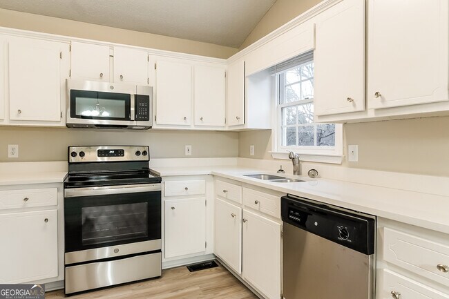 Building Photo - 64 Willow Bend Dr NW