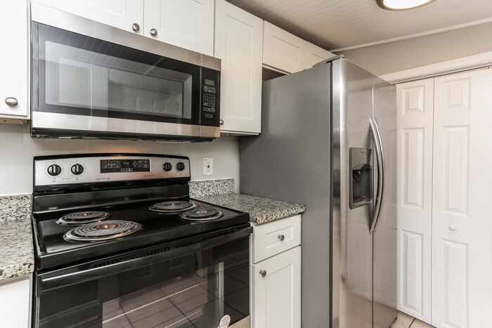 Building Photo - 500 Oak Branch Ct