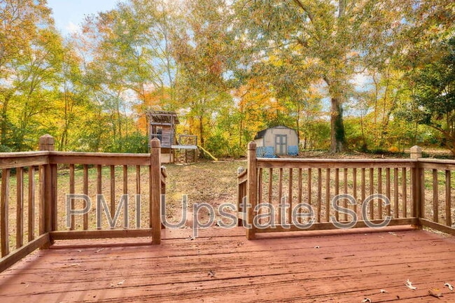 Building Photo - 28 Pine Grove Ln