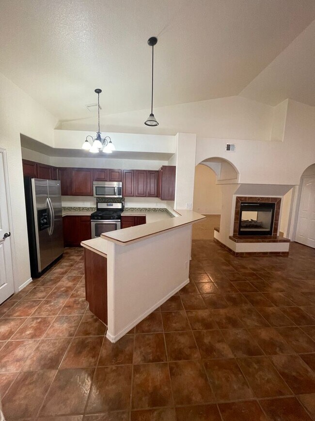 Building Photo - Lovely 4 Bedroom/2 Bath home in Parkhill E...