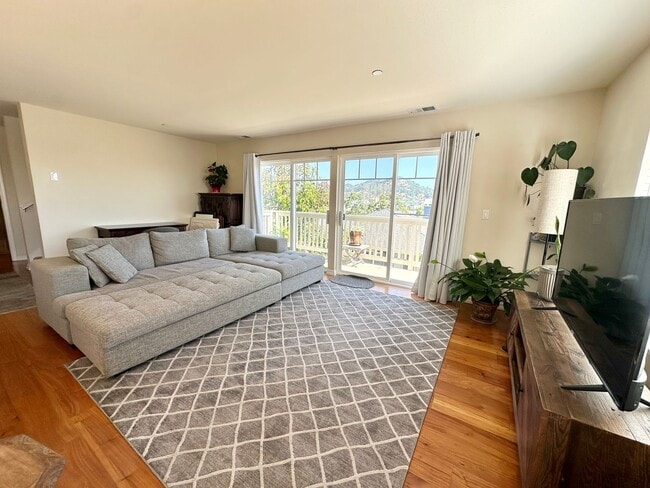 Building Photo - San Rafael Hillside Retreat