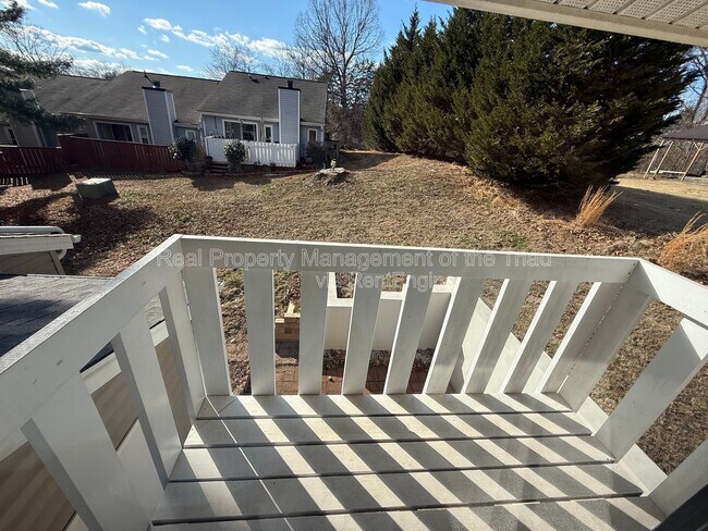 Building Photo - 2425 Tantelon Pl