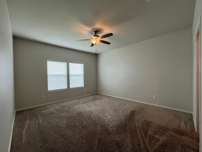Building Photo - 917 Martin St