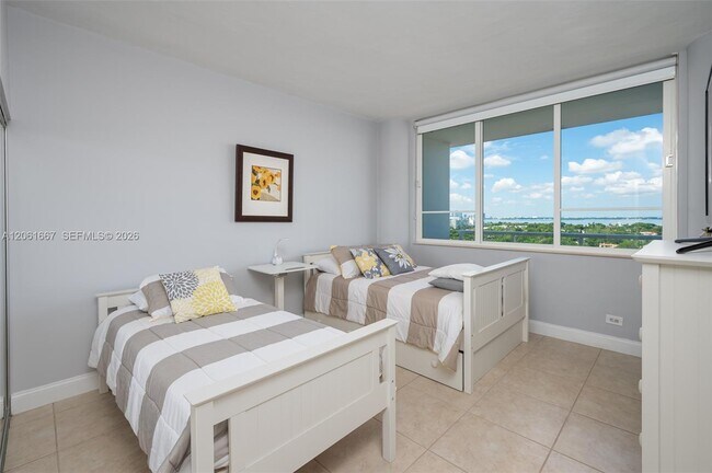 Building Photo - 5005 Collins Ave