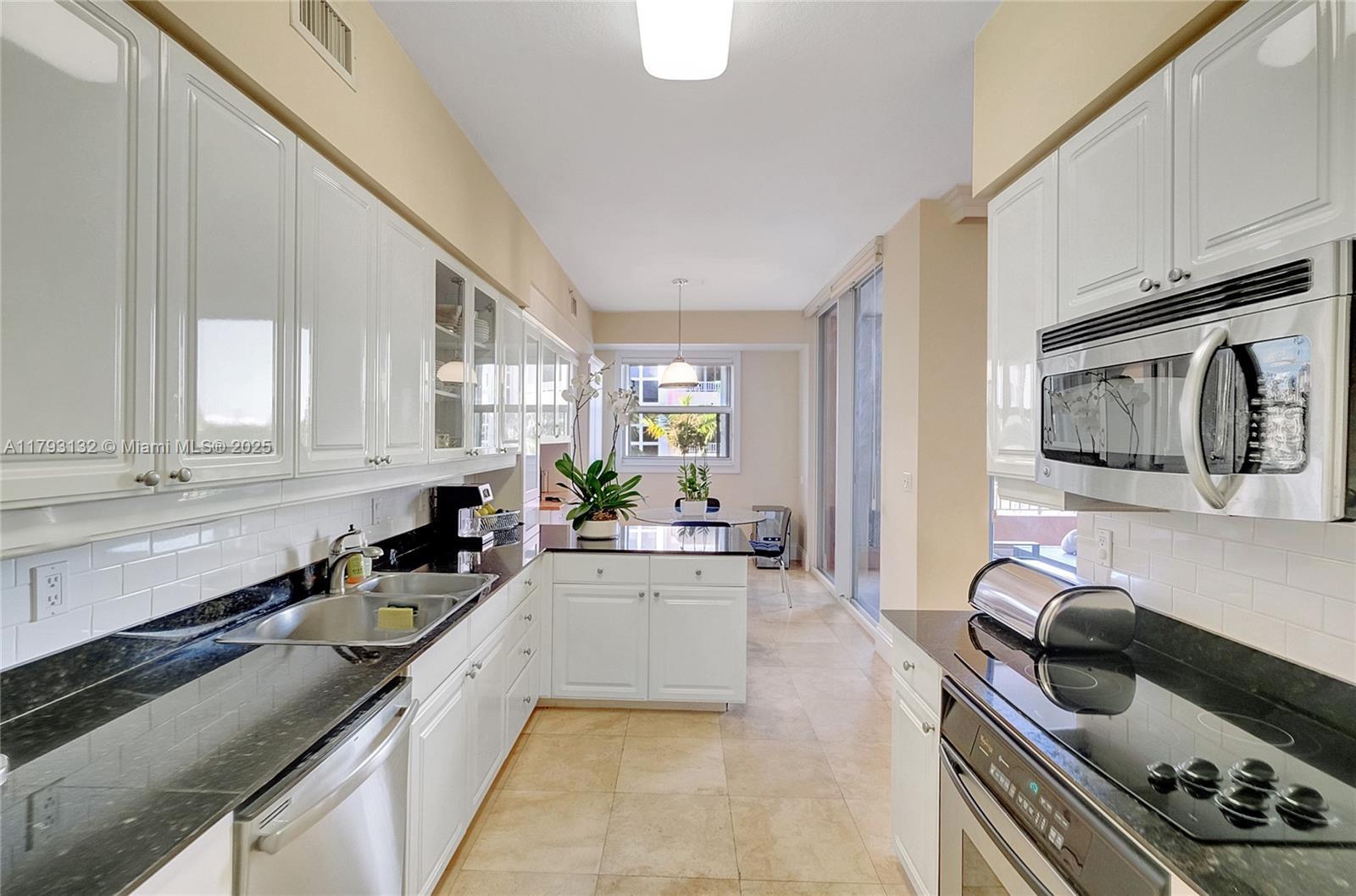 Building Photo - 731 Crandon Blvd