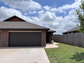 Building Photo - 7520 Redbud Villas Ct