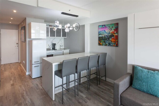 Building Photo - 250 Shore Rd