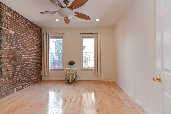 Building Photo - 10 Hancock St