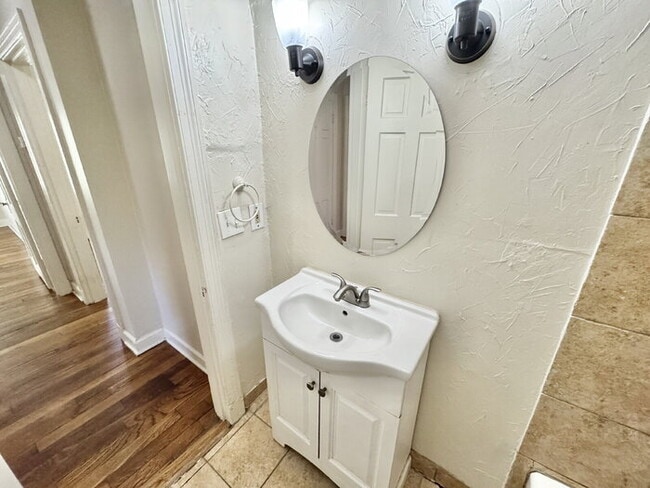 Building Photo - 163 S Fenwick Rd