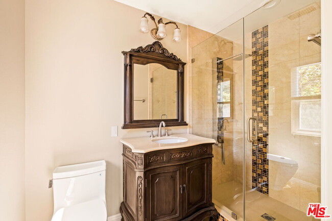 Building Photo - 1047 E Pomello Dr