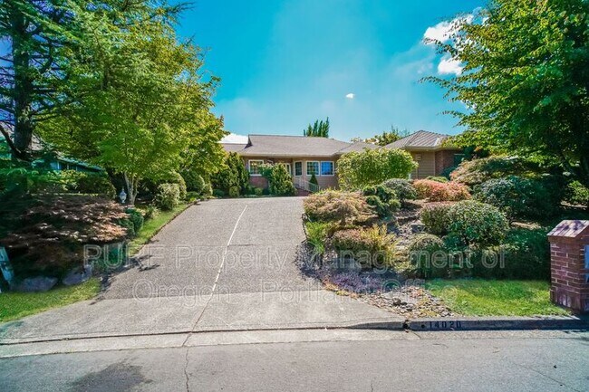 Building Photo - 14020 SW 158th Terrace