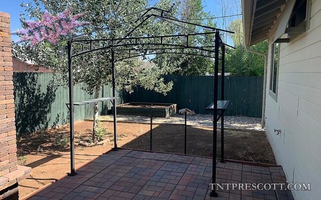 Building Photo - Home in Prescott Valley