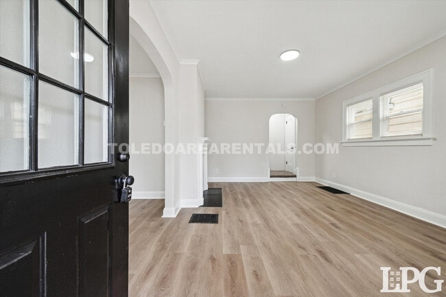 Building Photo - 3606 Revere Dr