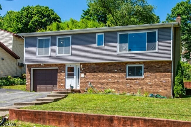 Building Photo - 19 Southwynde Dr