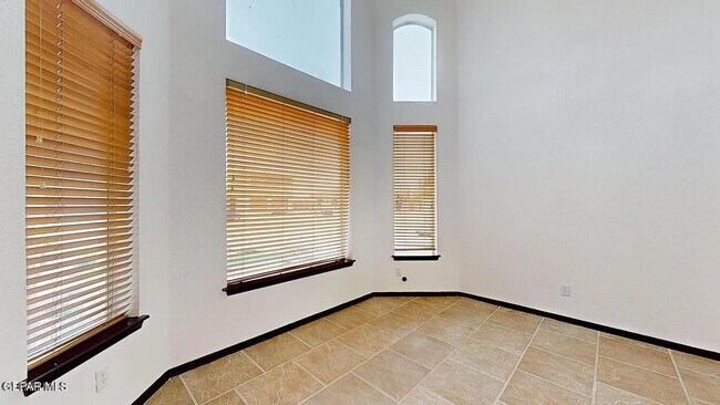 Building Photo - 3864 Tierra Campa Dr